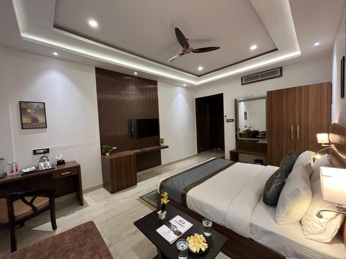 Hotel Kalawati Palace Варанаси Экстерьер фото