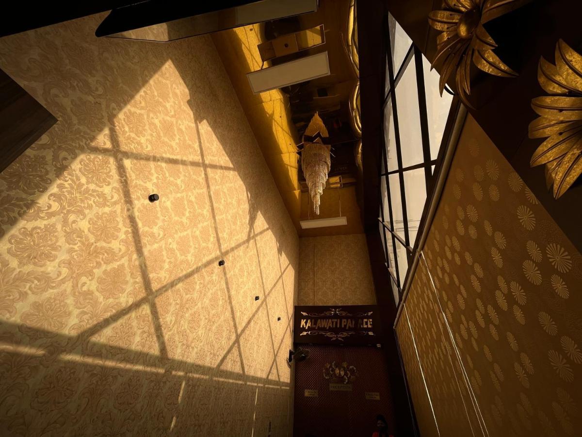 Hotel Kalawati Palace Варанаси Экстерьер фото